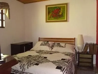 Quarto Quadruplo Basico-Parque Das Cerejeiras Campos do Jordão
